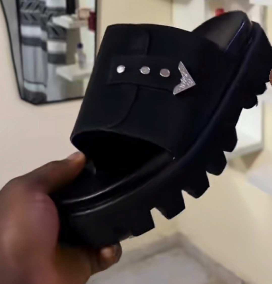 Mann footwear