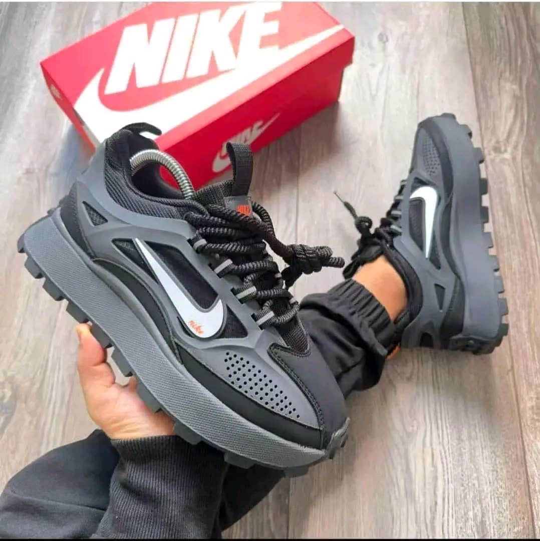 Sneakers (Nike)