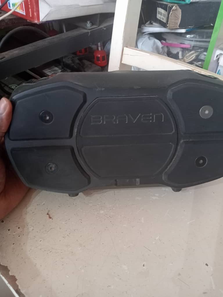BRAVEN  Bluetooth speaker